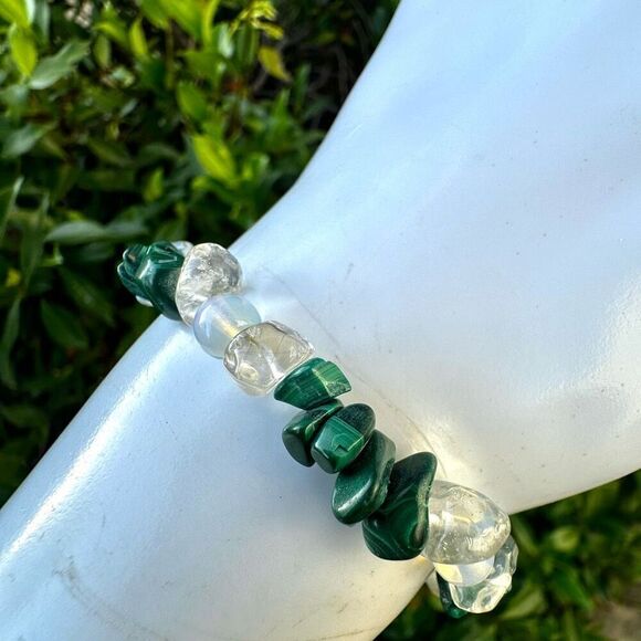 Malachite quartz and opalite beaded bracelet - Picture 2 of 9